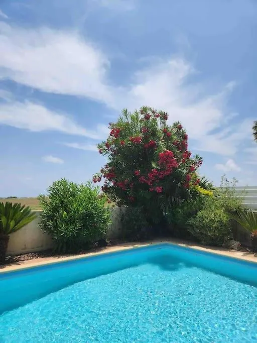 Villa Budget Escape To The Seaside Larnaca