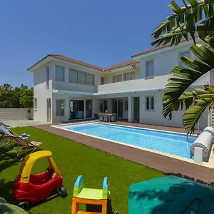 Marisol Kiti Villa